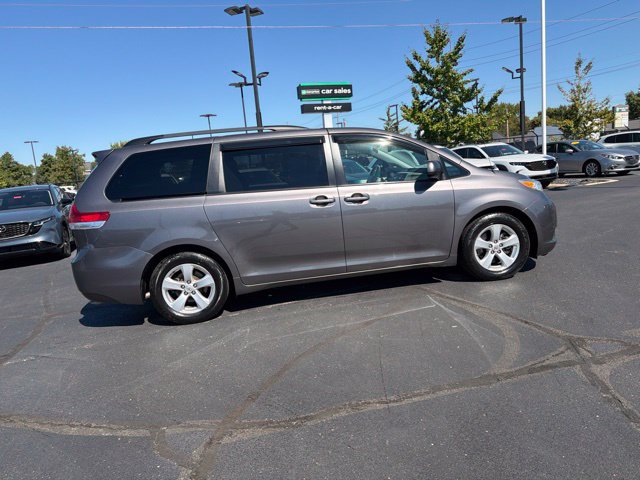 Used 2014 Toyota Sienna LE FWD image 6