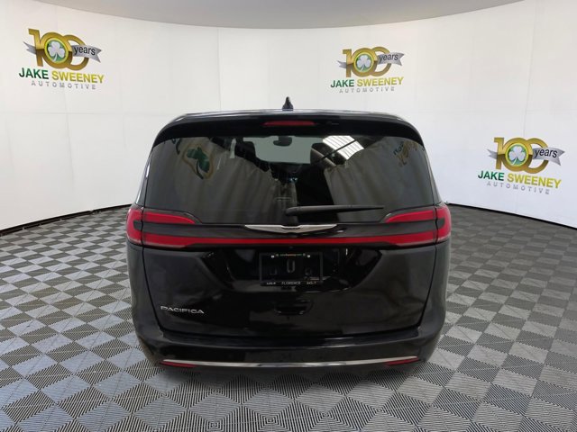 Used 2024 Chrysler Pacifica Touring-L image 9