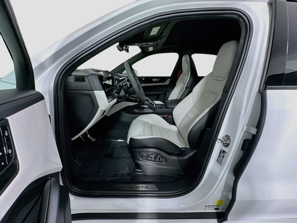 Certified 2026 Porsche Cayenne GTS AWD/4WD image 5