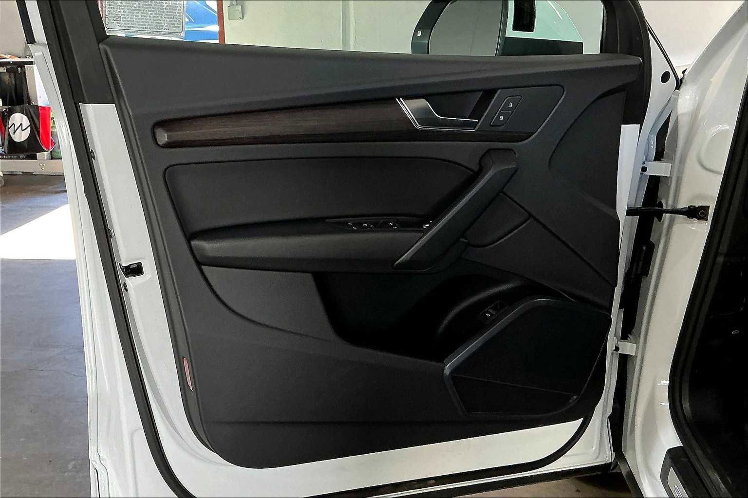 Used 2025 Audi Q5 2.0T Premium image 25