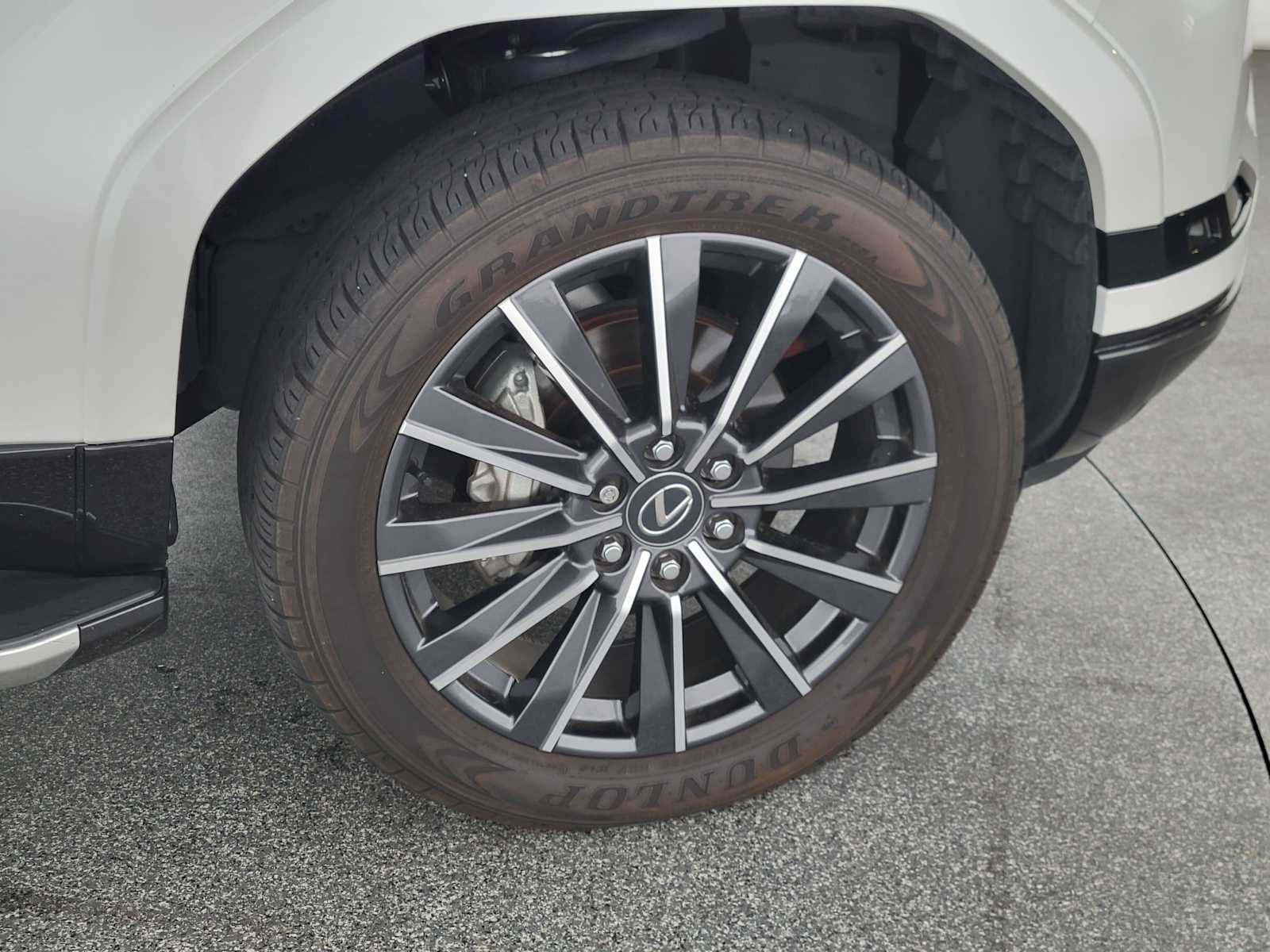 Used 2024 Lexus GX 550 w/ Accessory Package (Z1) AWD/4WD image 9