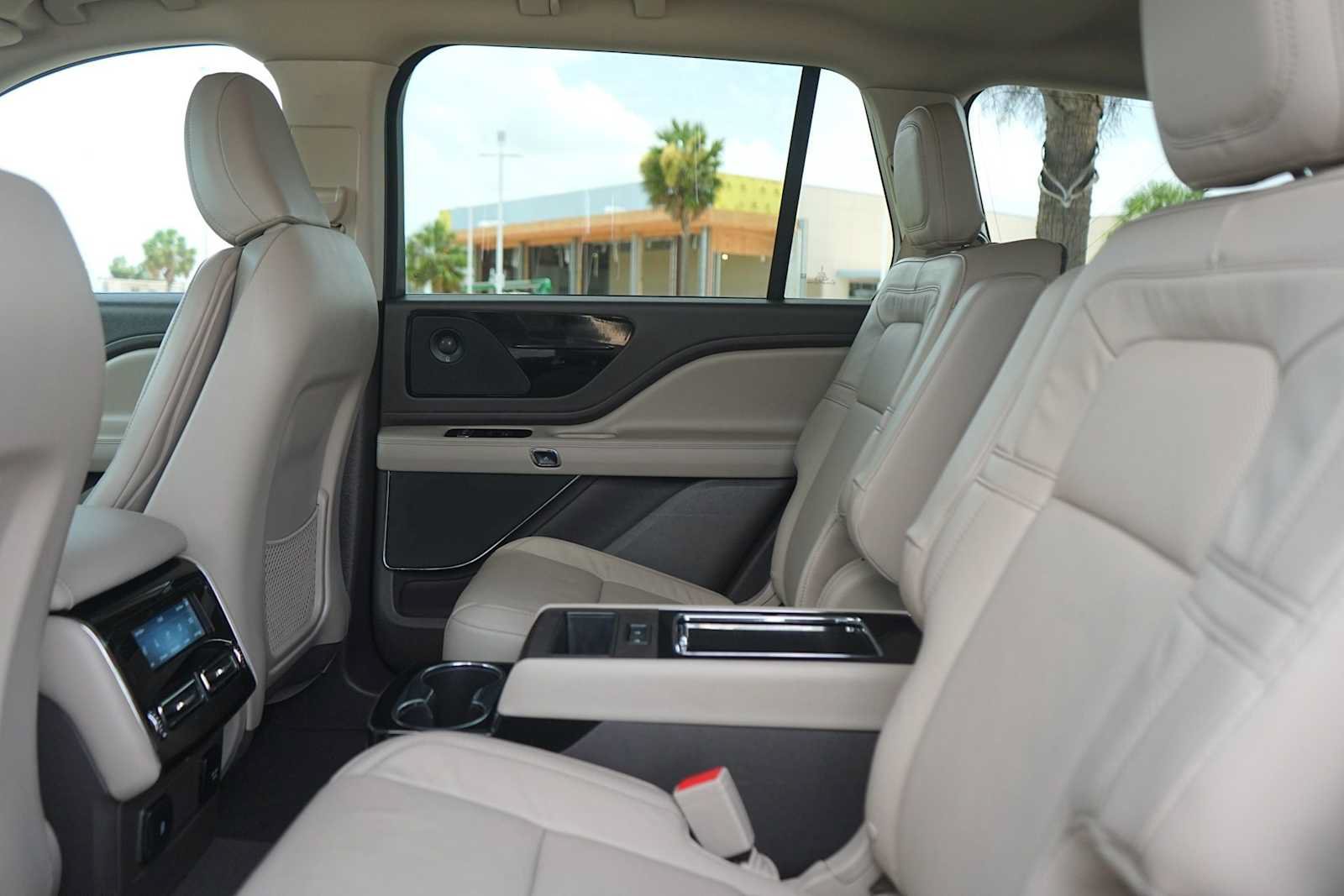 Used 2024 Lincoln Aviator Reserve w/ Equipment Group 201A RWD image 14