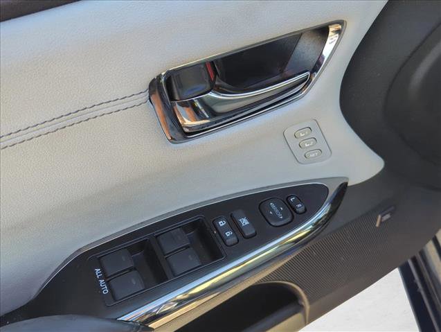 Used 2016 Toyota Avalon Limited image 11