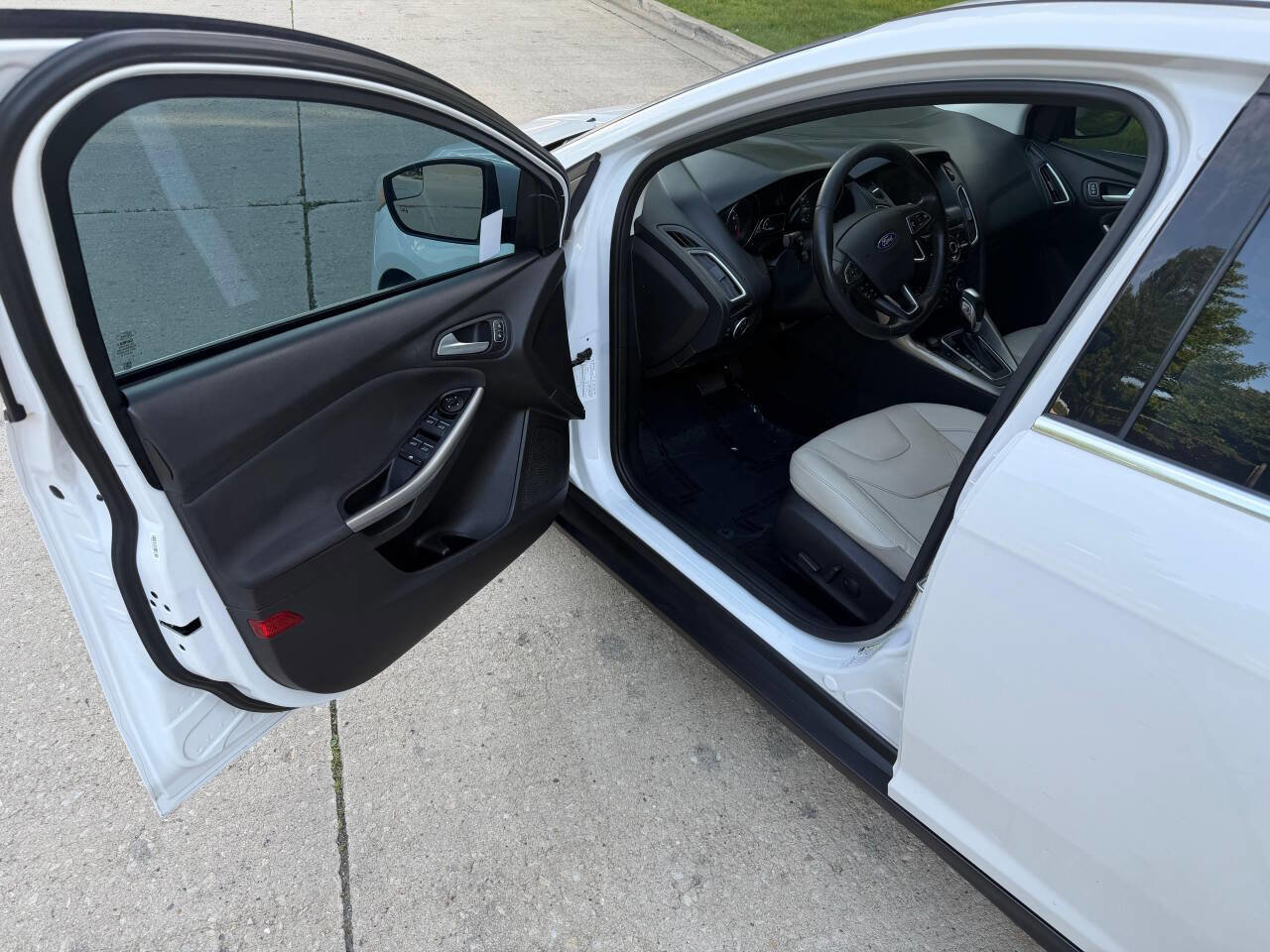 Used 2018 Ford Focus Titanium FWD image 14