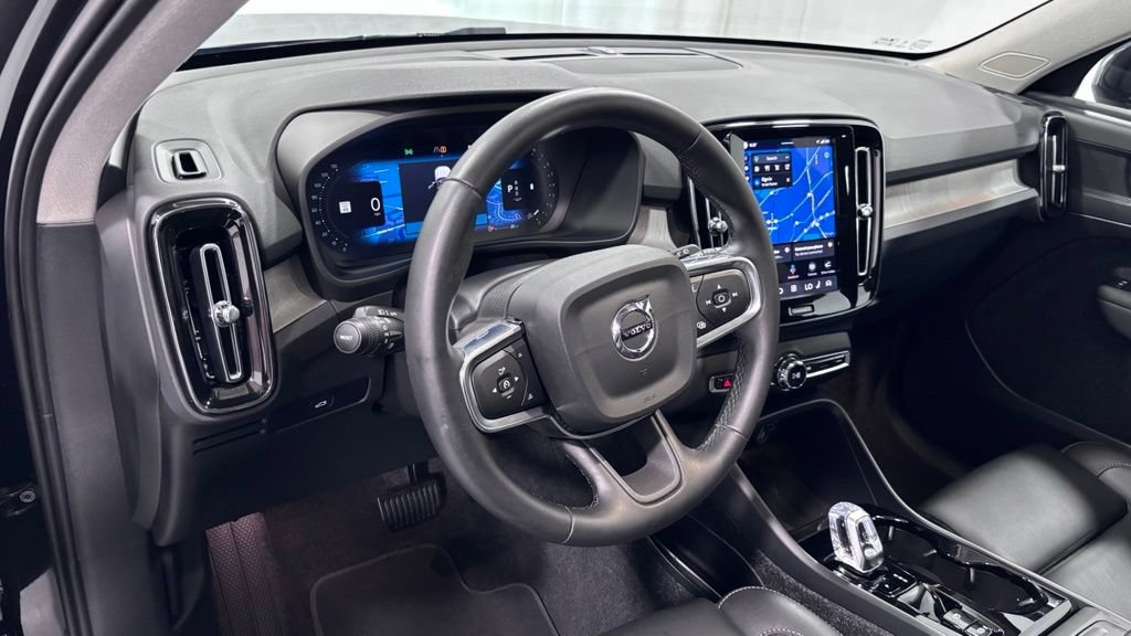 Certified 2025 Volvo XC40 B5 Plus AWD/4WD image 10
