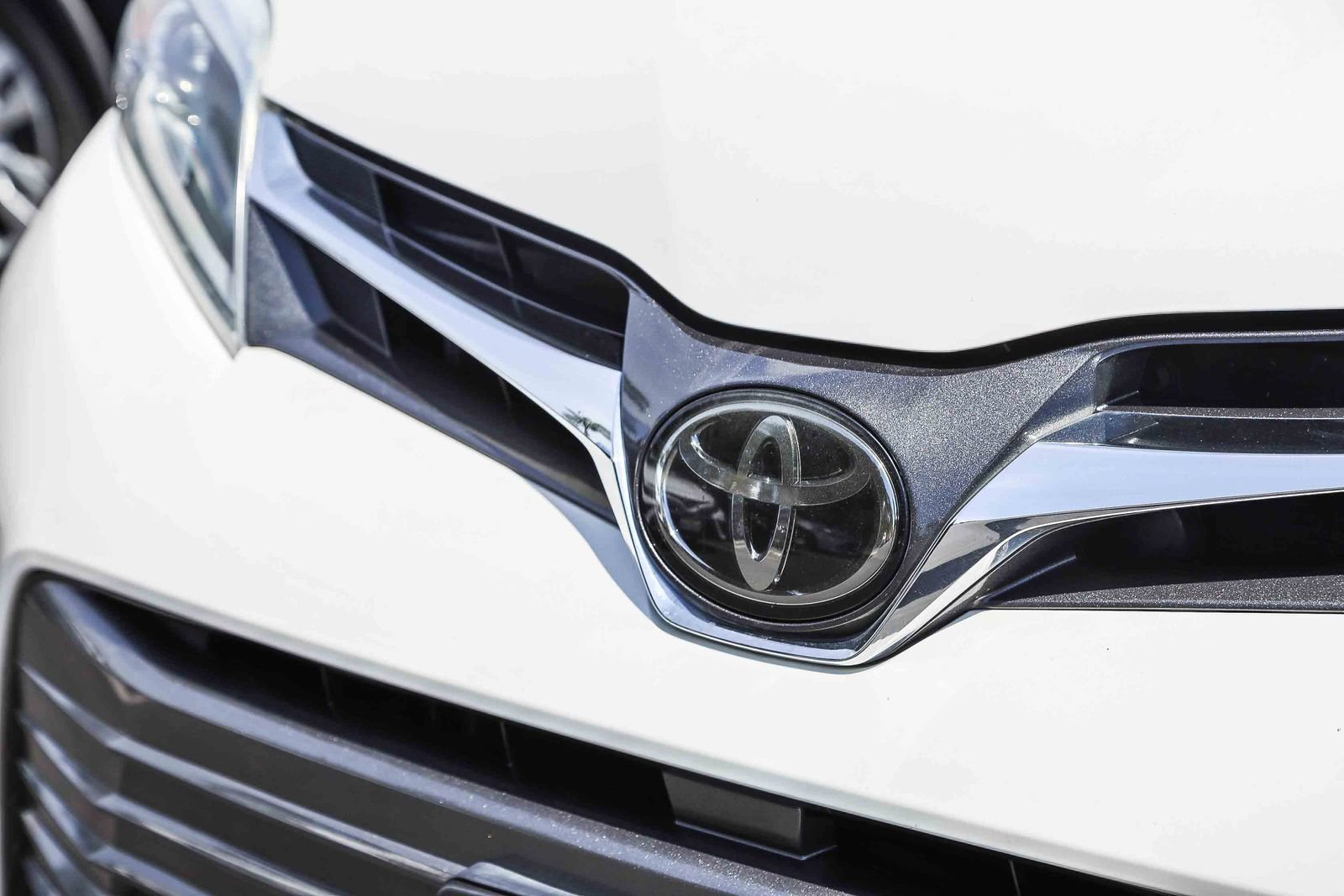 Certified 2020 Toyota Sienna Limited w/ Preferred Accessory Package FWD image 11