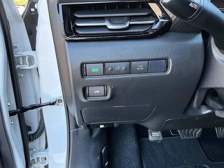 Certified 2024 Nissan Sentra SR FWD image 13