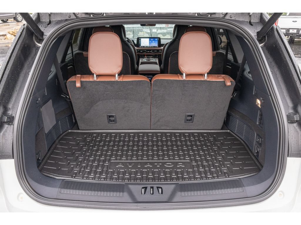Used 2025 Lincoln Aviator Reserve w/ Equipment Group 201A AWD/4WD image 16