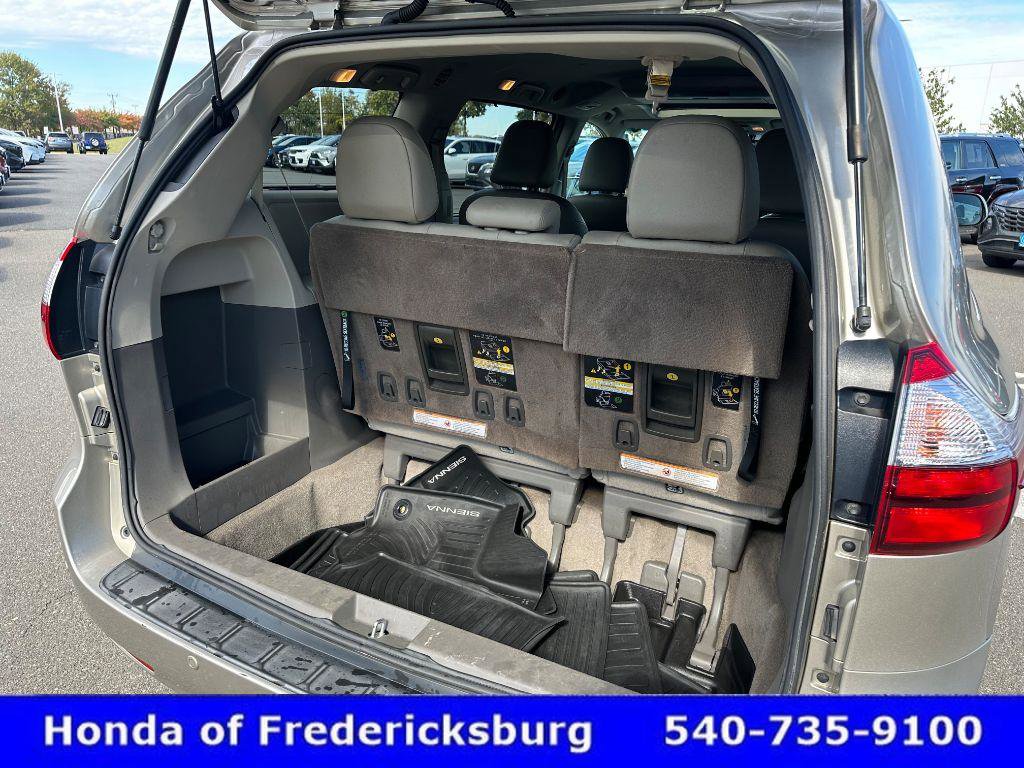 Used 2017 Toyota Sienna XLE Premium image 38