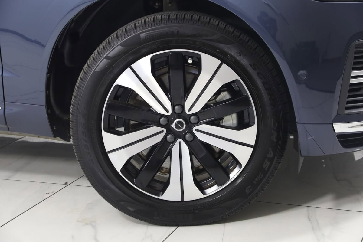 Used 2023 Volvo XC60 T8 Plus AWD/4WD image 15