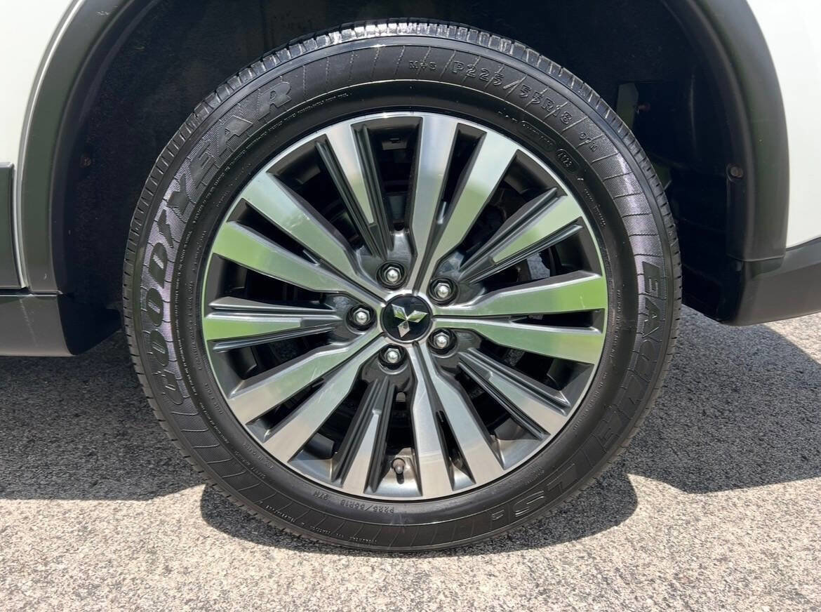 Used 2020 Mitsubishi Outlander ES AWD/4WD image 16