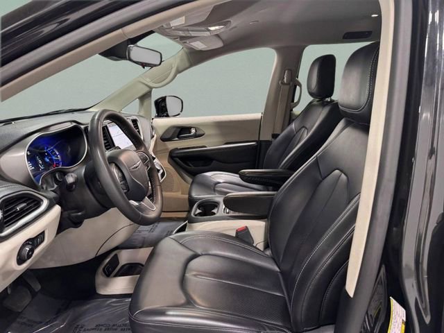 Used 2024 Chrysler Pacifica Limited FWD image 8