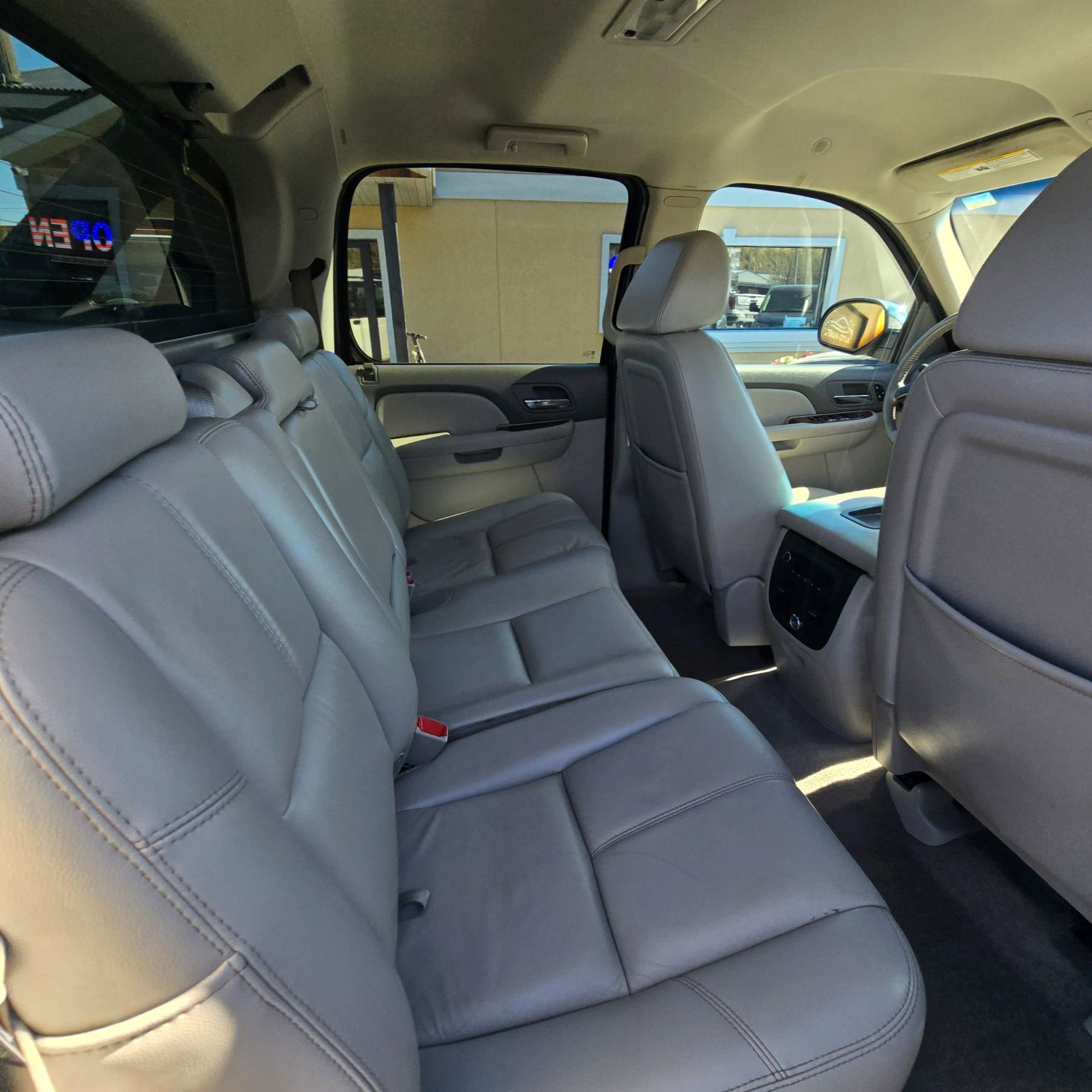 Used 2008 Chevrolet Avalanche LTZ w/ LTZ Preferred Equipment Group AWD/4WD image 12