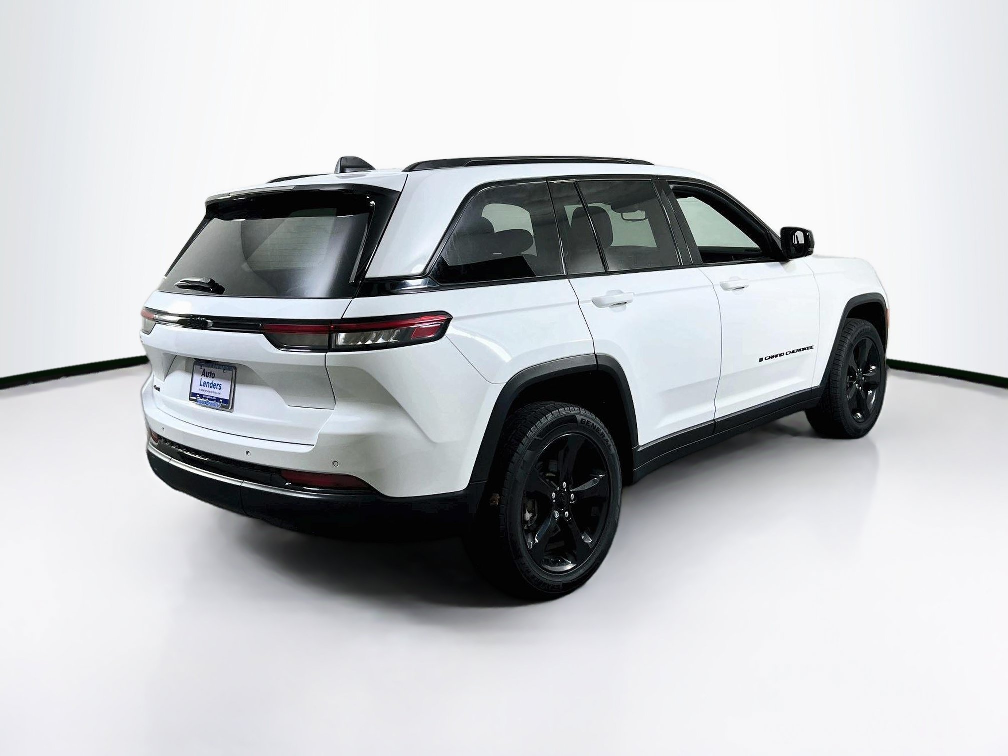 Used 2023 Jeep Grand Cherokee Altitude AWD/4WD image 5