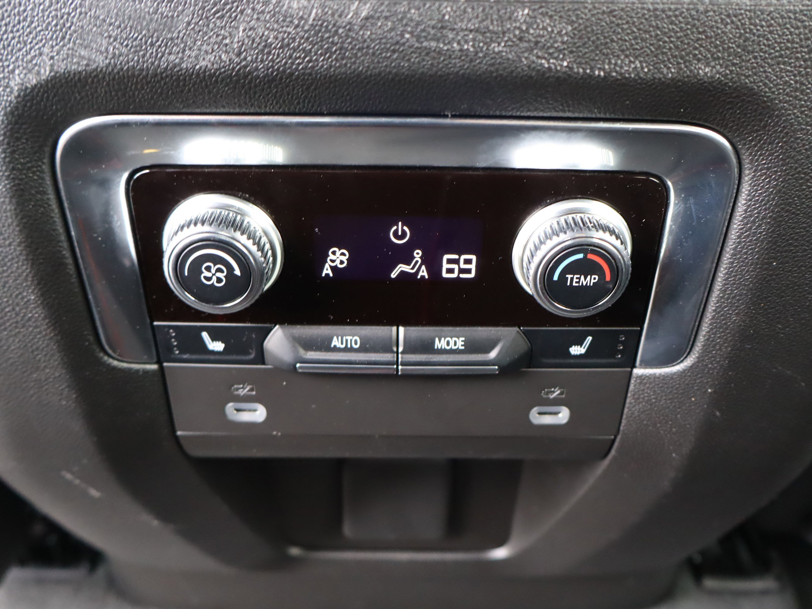 Certified 2024 GMC Yukon Denali image 34