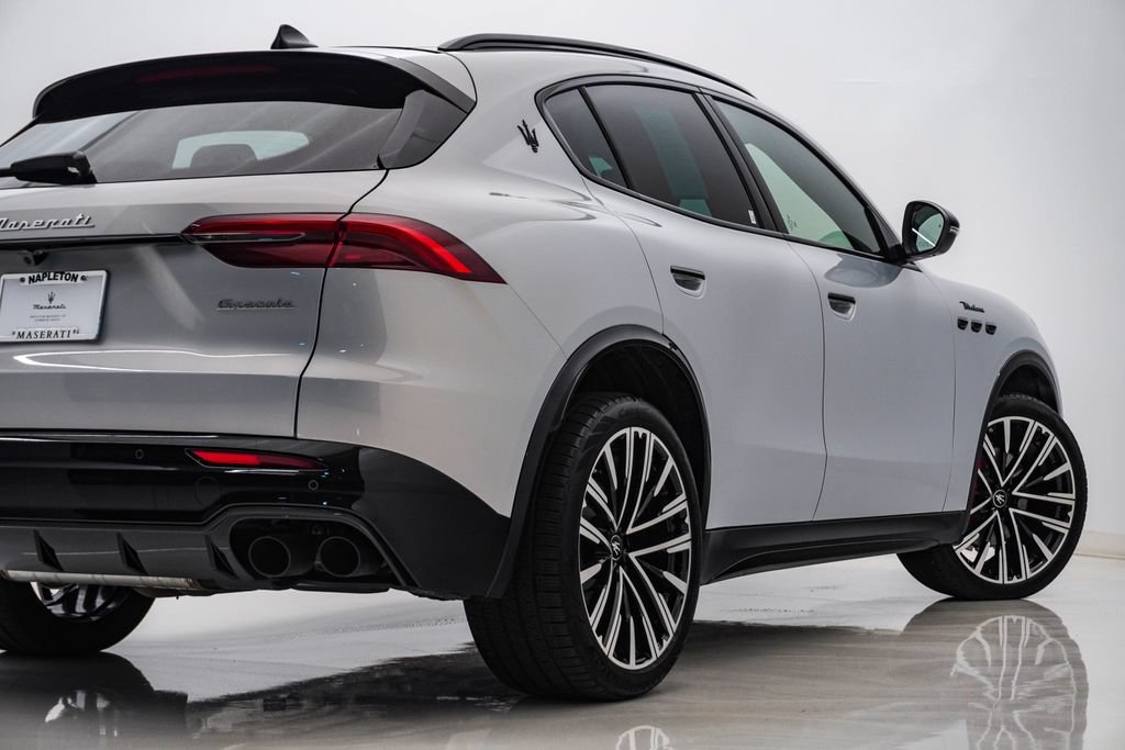 Certified 2025 Maserati Grecale Modena AWD/4WD image 10