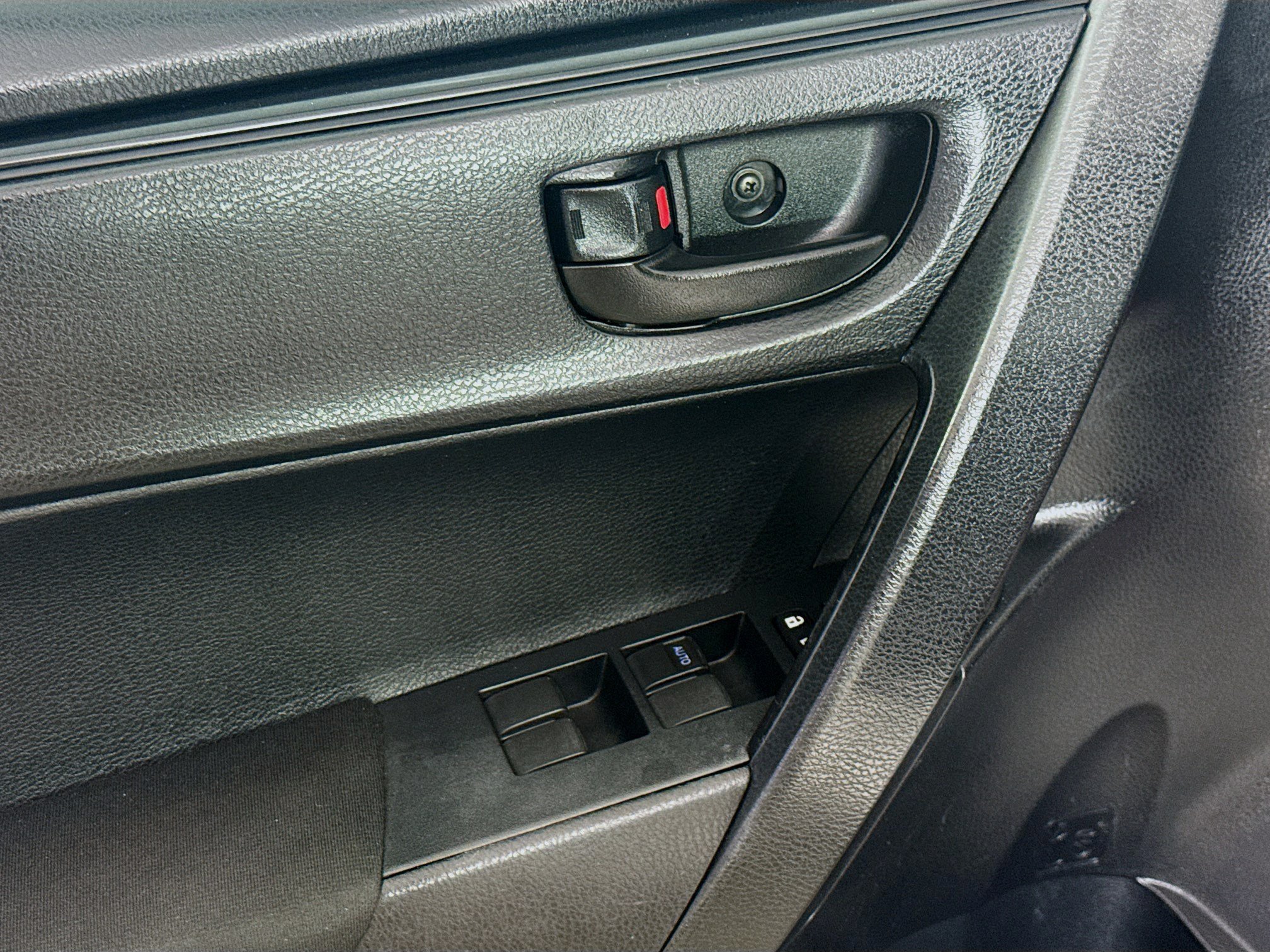 Used 2017 Toyota Corolla L w/ Carpet Mat Package (TMS) FWD image 23