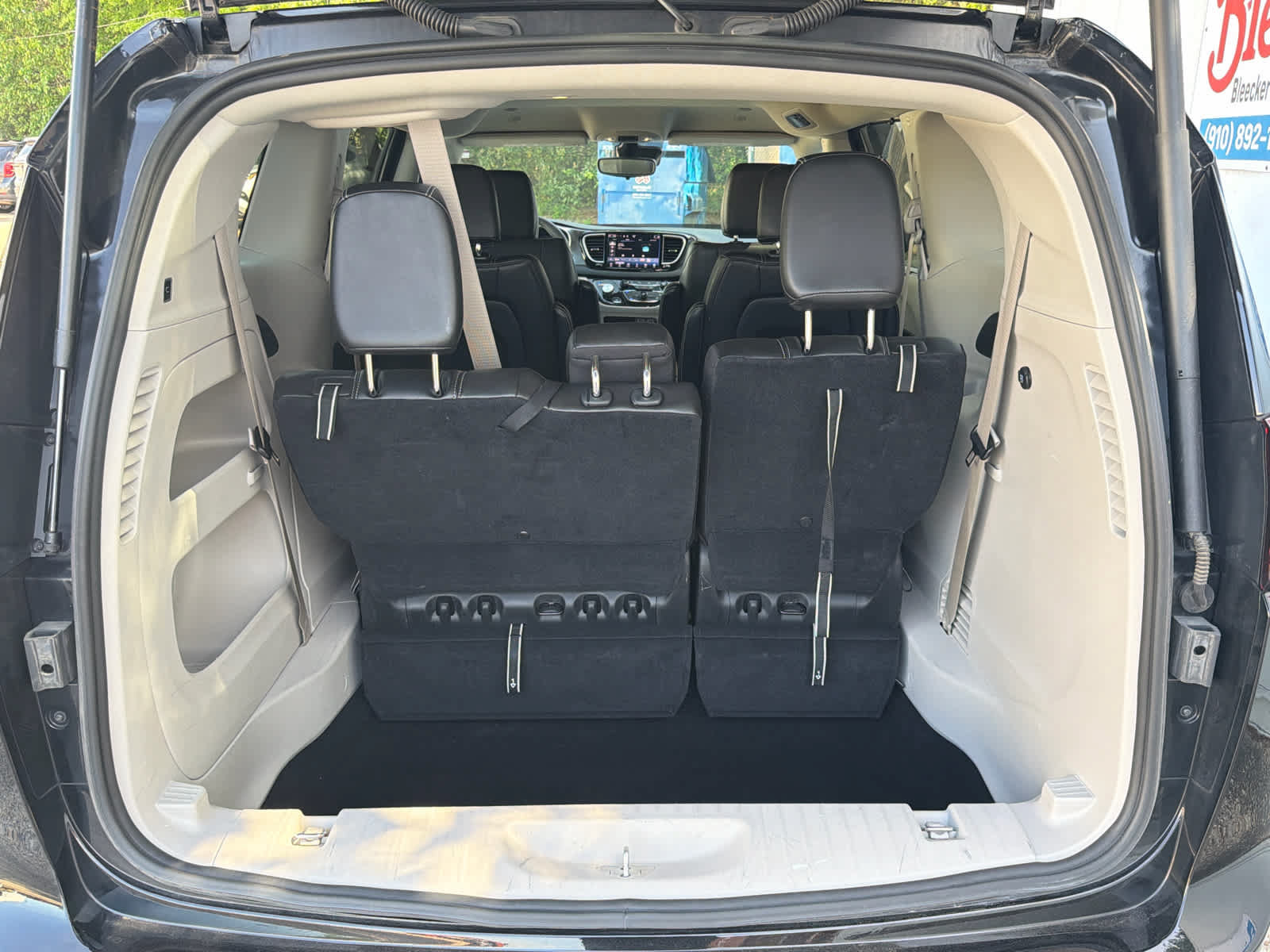 Used 2024 Chrysler Pacifica Touring-L FWD image 16