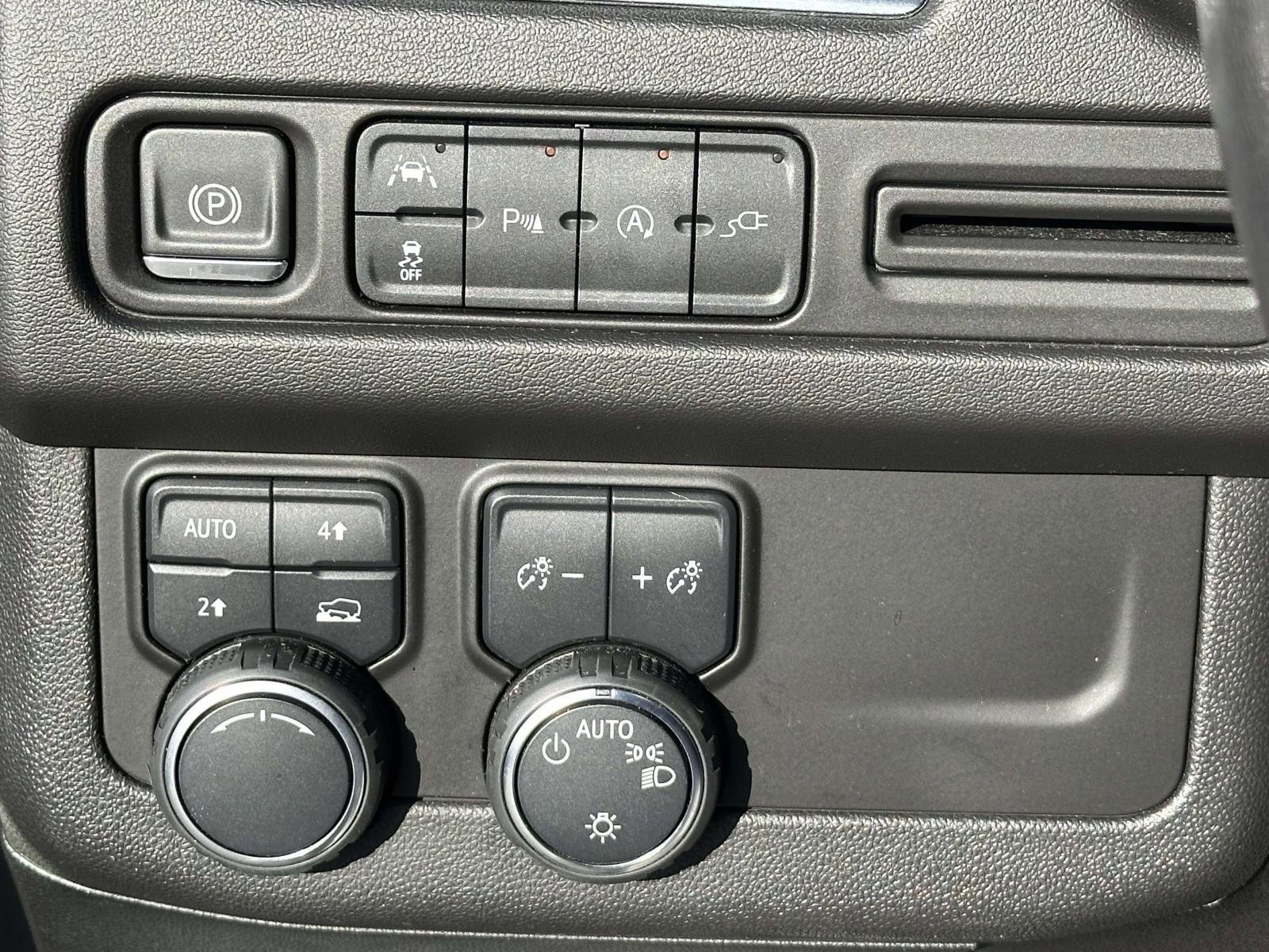 Used 2021 Chevrolet Suburban LS w/ Driver Alert Package image 17