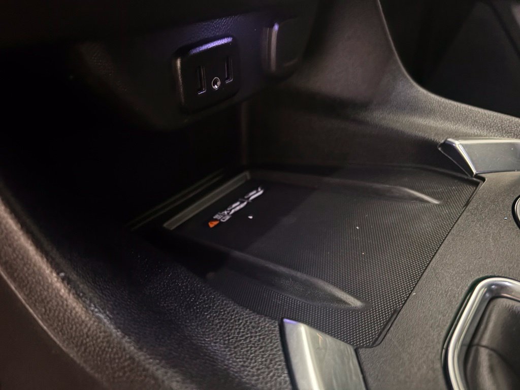 Used 2022 Chevrolet Traverse LT FWD image 12