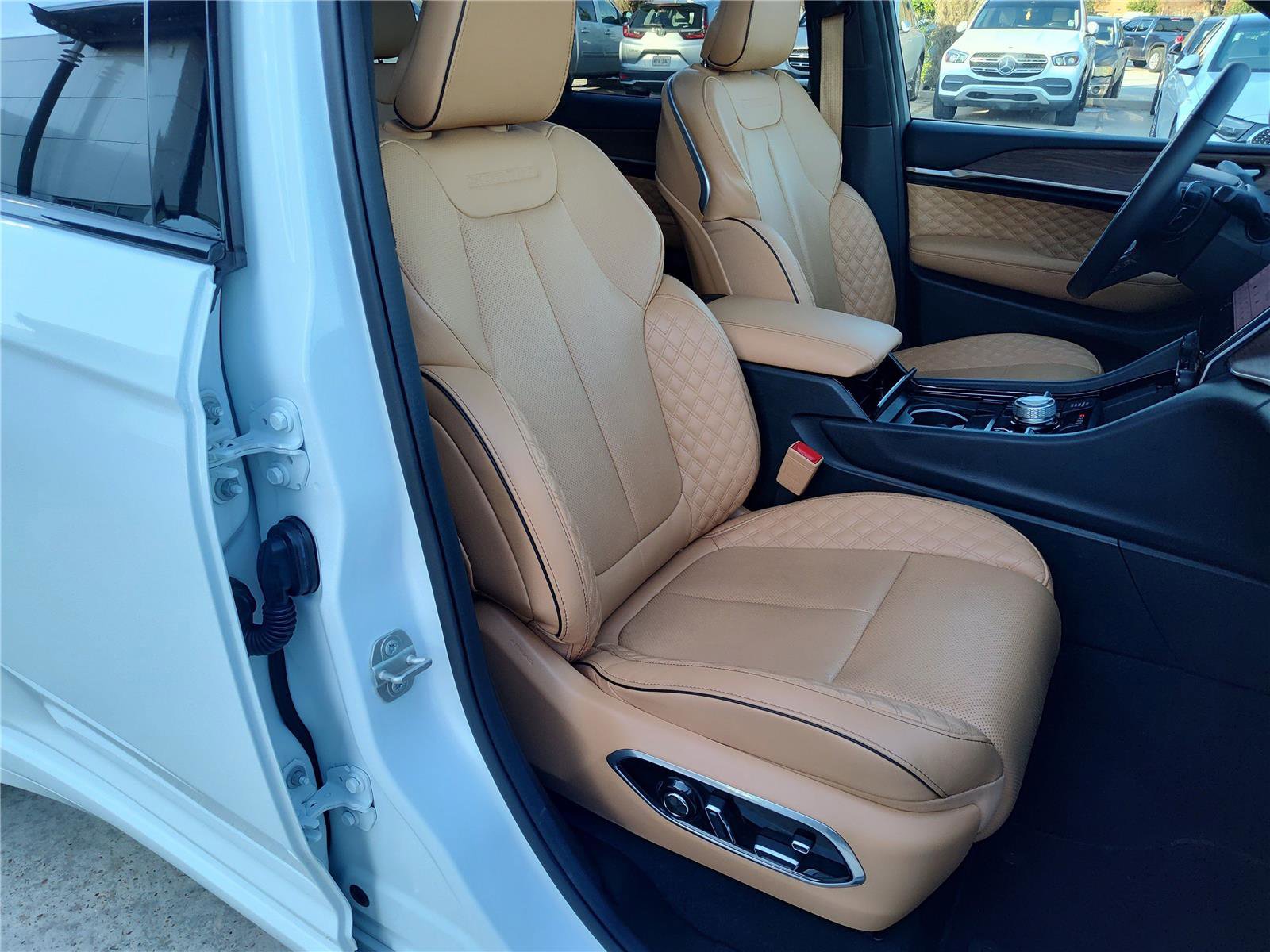 Used 2024 Jeep Grand Cherokee L Summit w/ High Altitude Package image 25