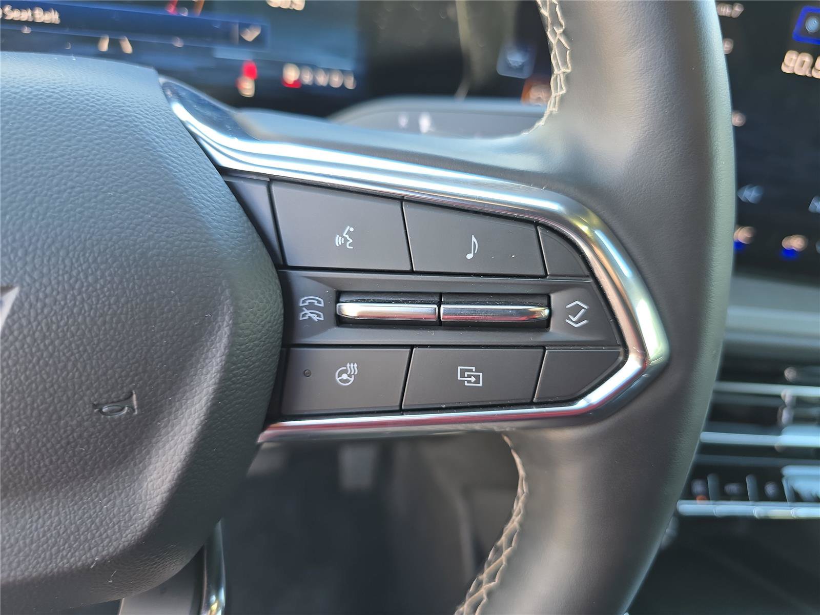 Used 2025 Chevrolet Traverse LT FWD image 31