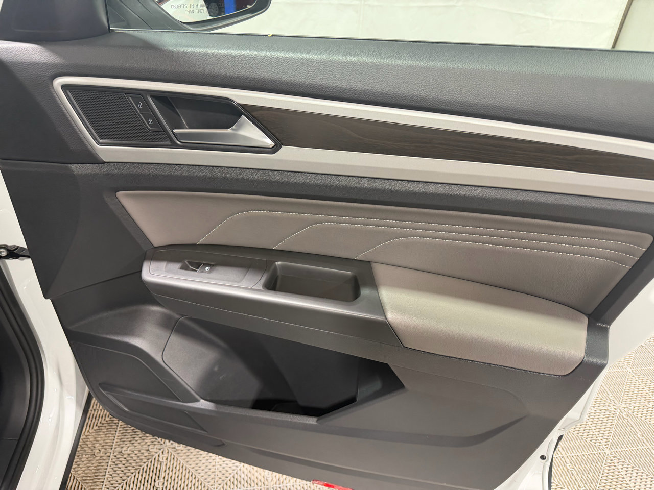 Used 2022 Volkswagen Atlas SE w/ Black Wheel Package image 14