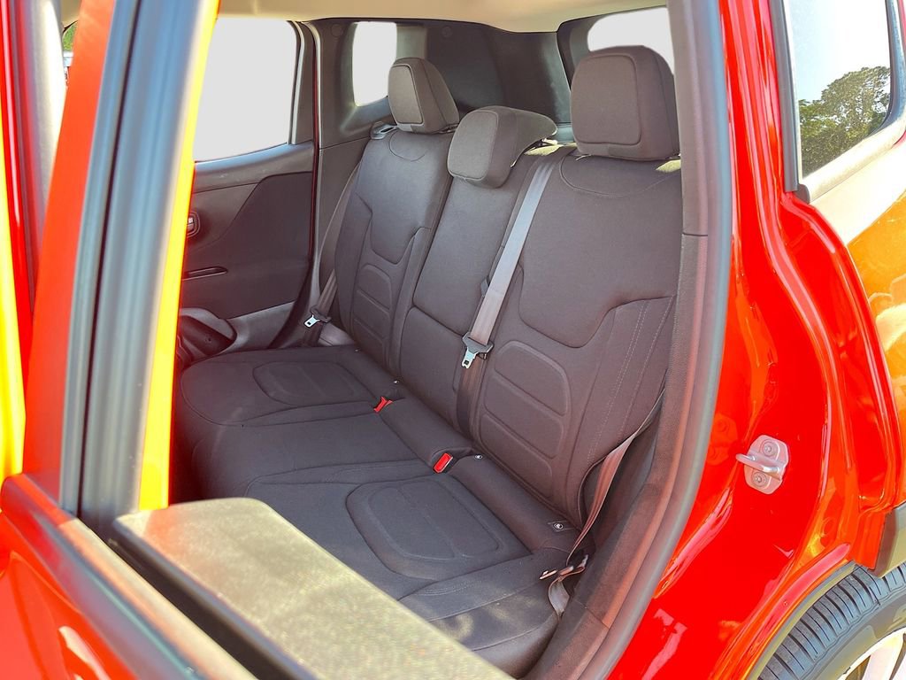 Certified 2019 Jeep Renegade Latitude w/ Popular Equipment Group FWD image 22