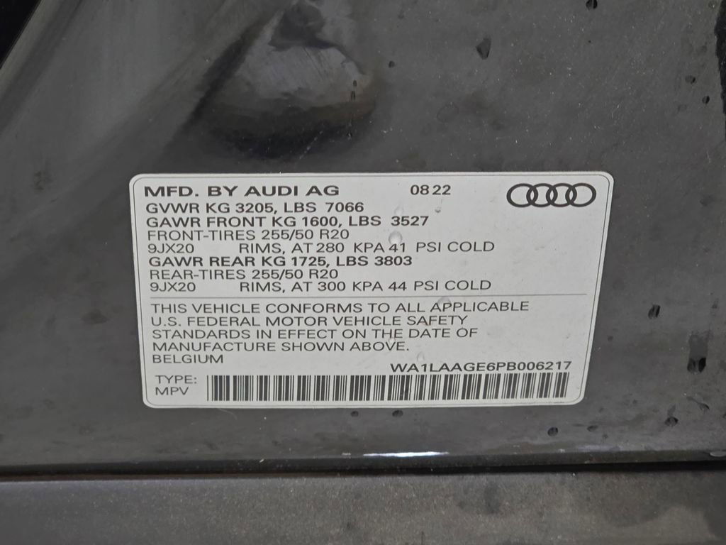Used 2023 Audi e-tron Premium Plus w/ Premium Plus Package image 33