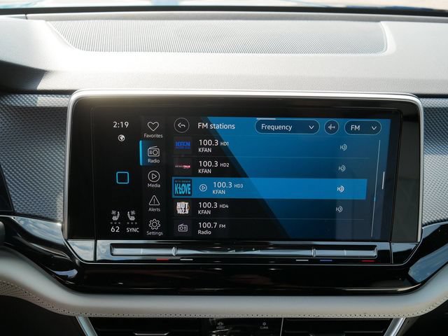 Certified 2024 Volkswagen Atlas Cross Sport SEL Premium R-Line AWD/4WD image 32