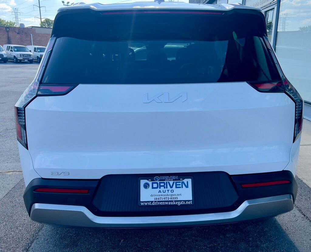 Used 2024 Kia EV9 Wind AWD/4WD image 38