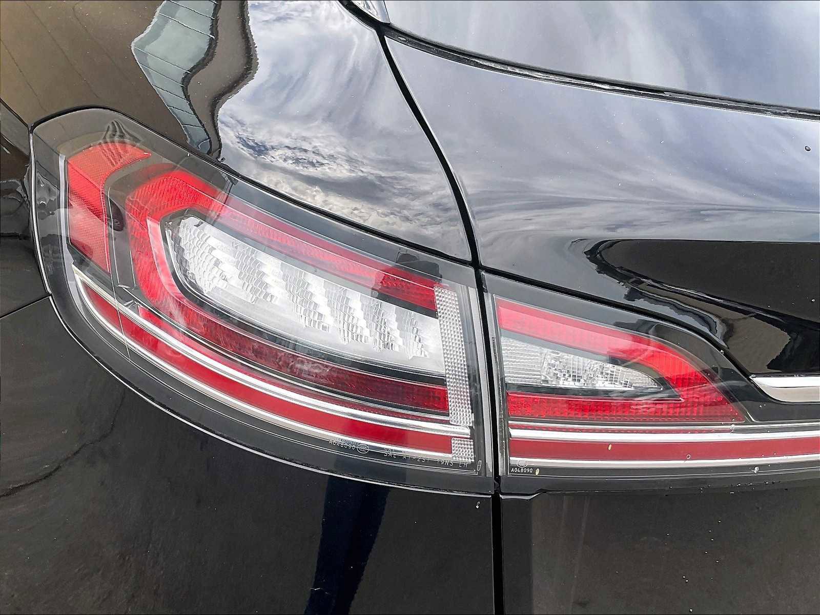 Used 2022 Lincoln Nautilus Reserve image 34