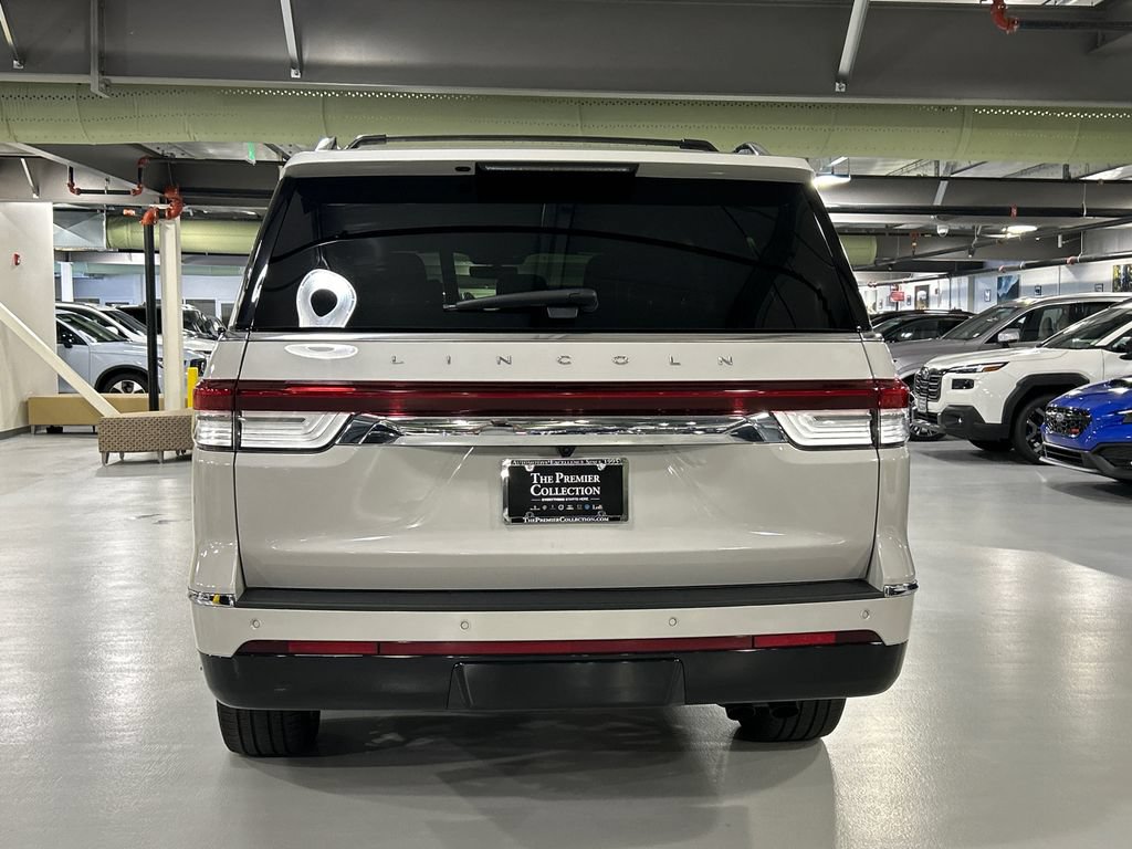 Used 2022 Lincoln Navigator L Reserve AWD/4WD image 3