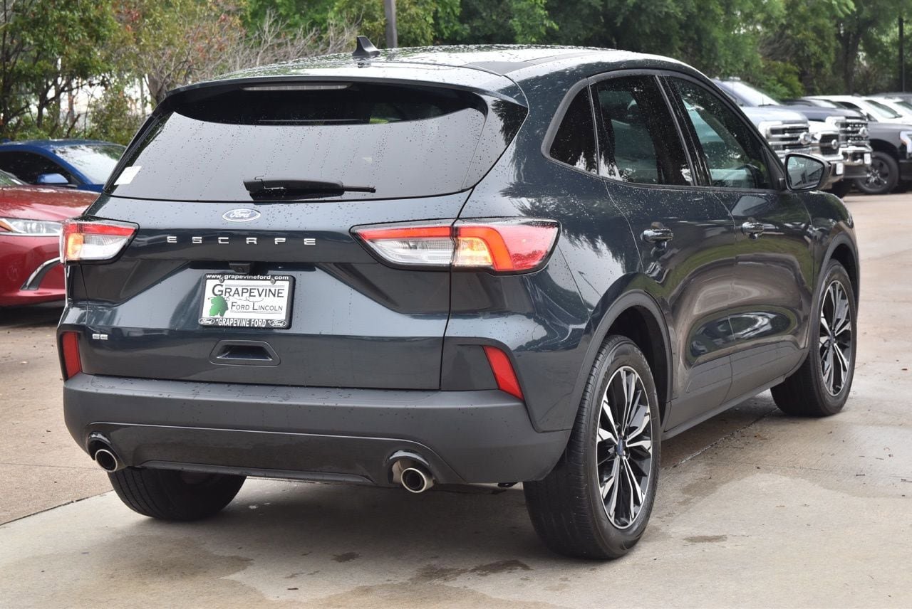 Used 2022 Ford Escape SE w/ SE Sport Appearance Package FWD image 8