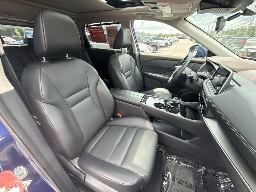 Used 2023 Nissan Rogue SV w/ SV Premium B Package FWD image 24