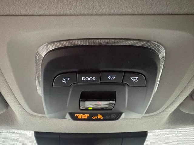 Used 2025 Toyota Corolla Cross XLE FWD image 31