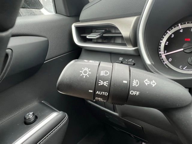 Used 2023 Toyota Highlander XLE AWD/4WD image 28