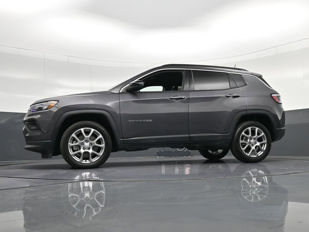 Used 2024 Jeep Compass Latitude AWD/4WD image 28