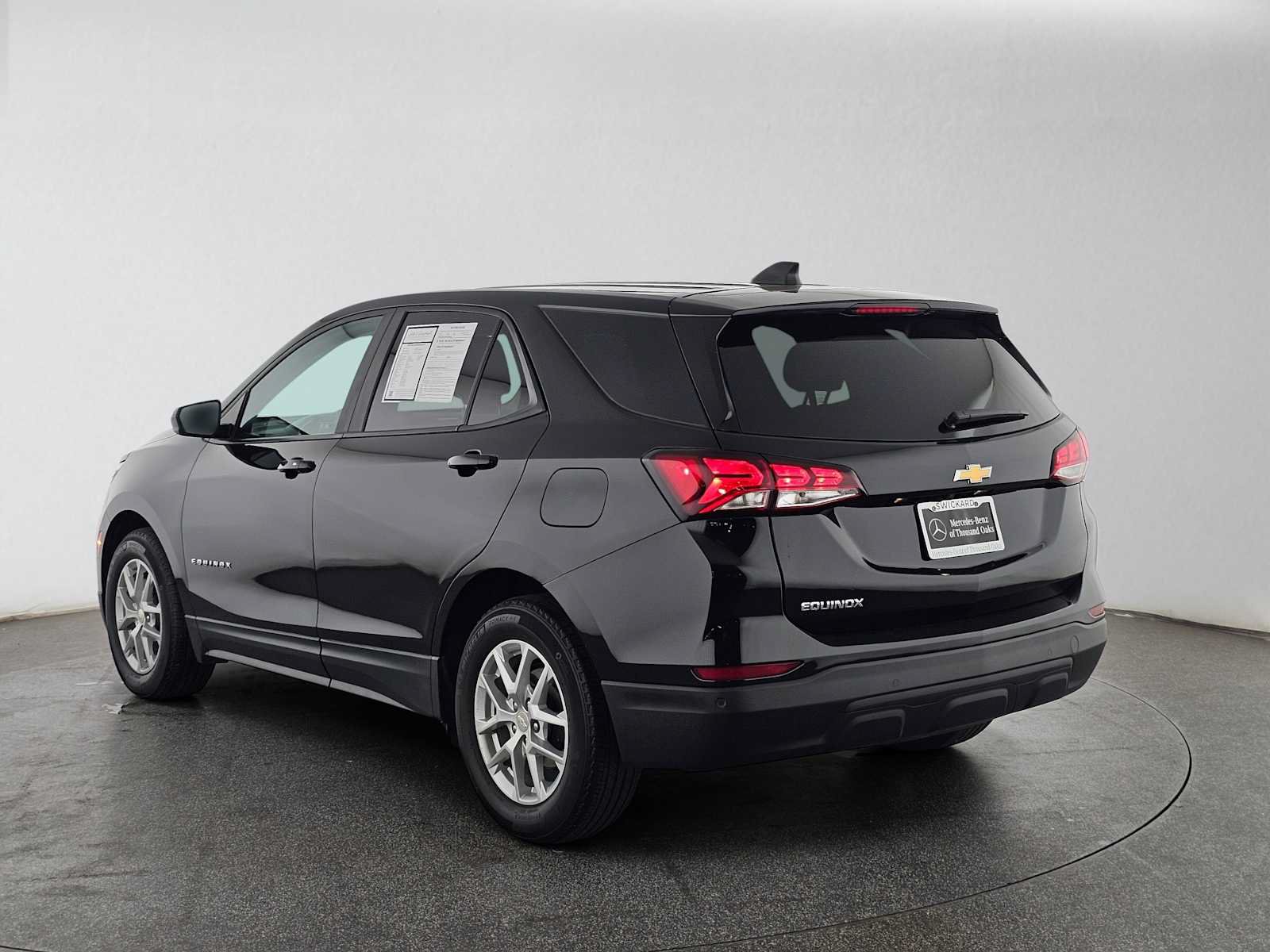 Used 2023 Chevrolet Equinox LS w/ LS Convenience Package FWD image 5
