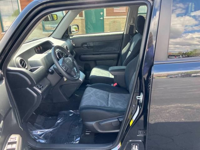 Used 2012 Scion xB FWD image 10