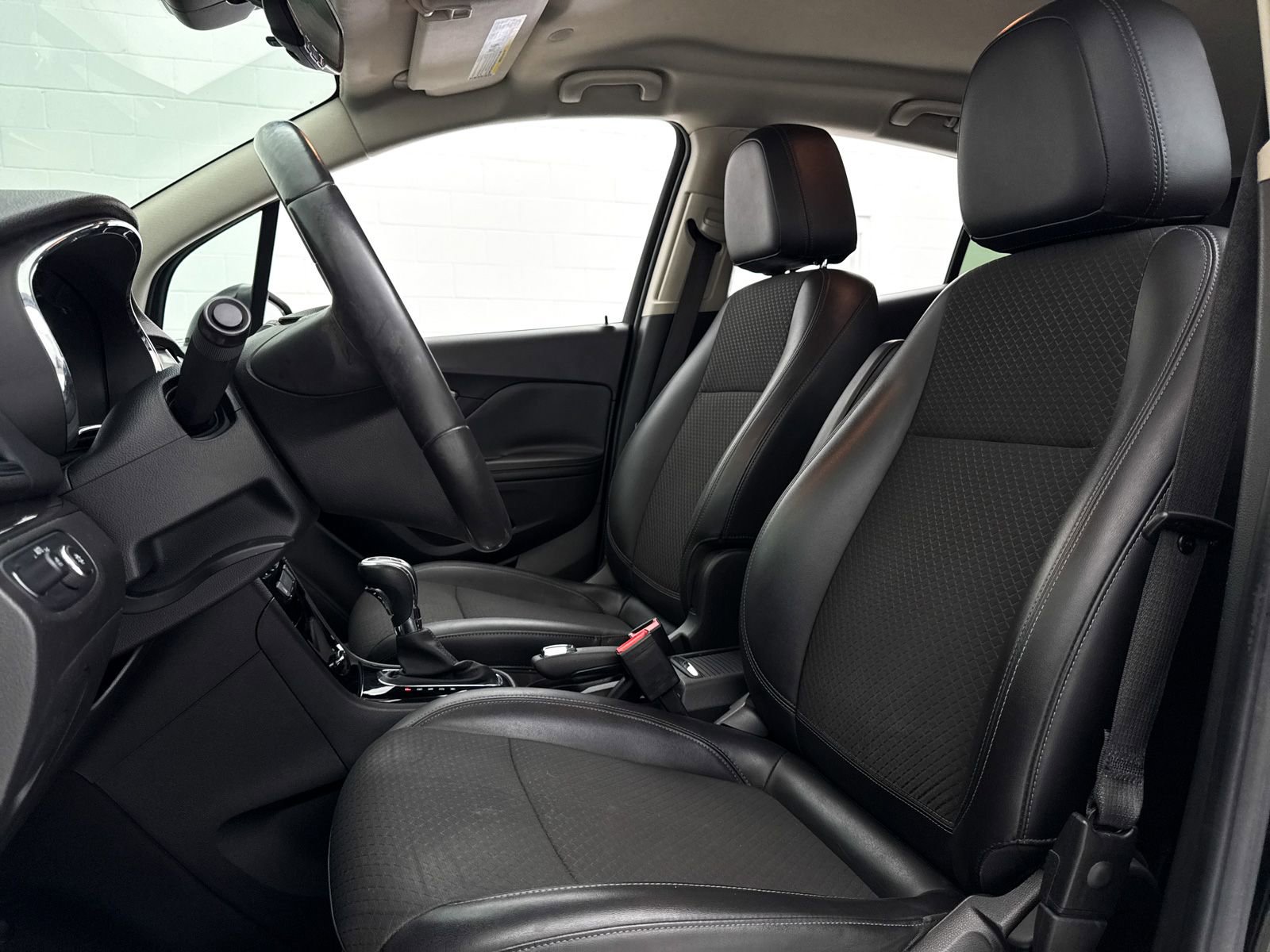 Used 2018 Buick Encore Preferred image 18