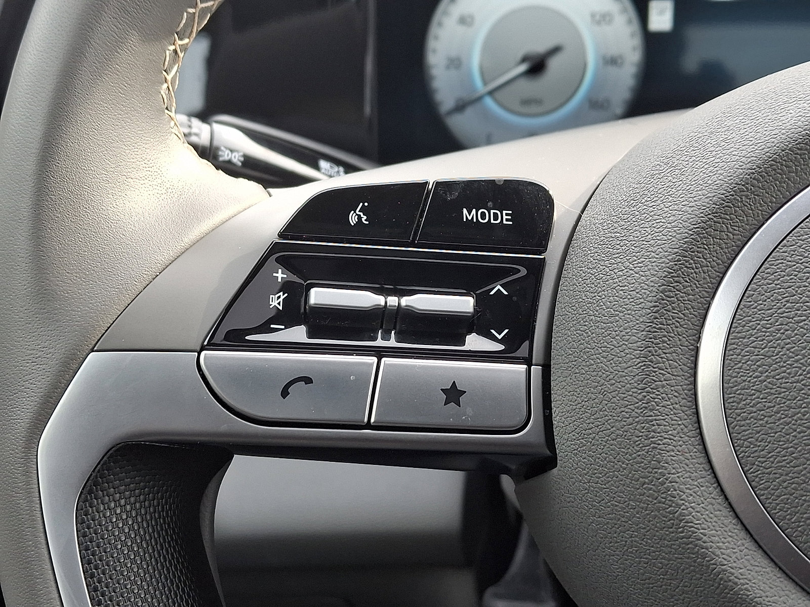 Used 2025 Hyundai Elantra SEL image 22