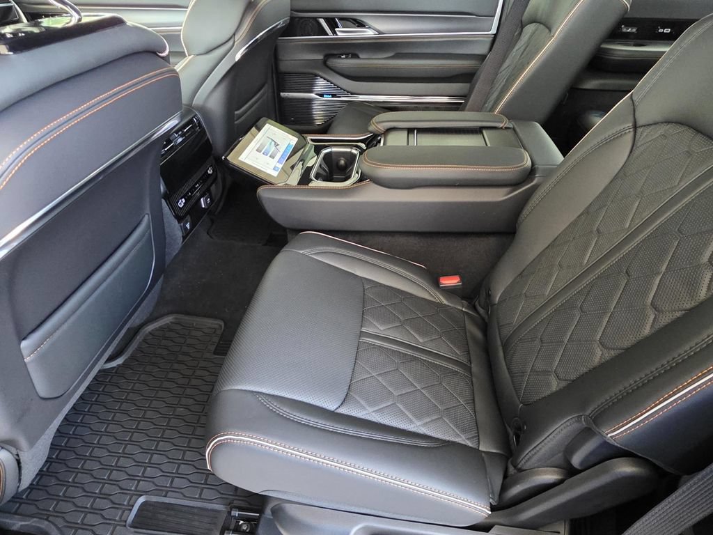 New 2026 Jeep Grand Wagoneer L Summit AWD/4WD image 10