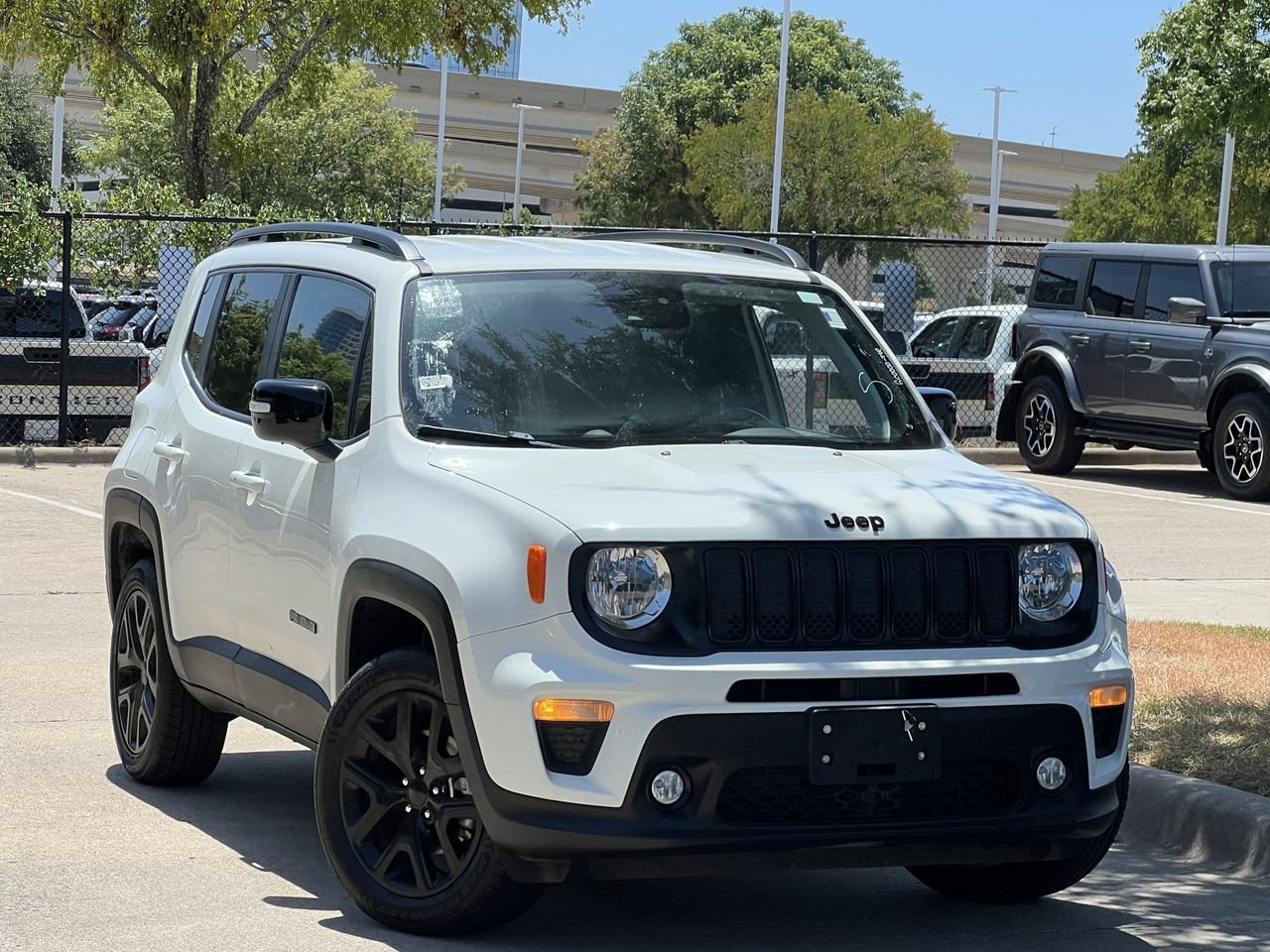 Used 2023 Jeep Renegade Altitude w/ Convenience Group I AWD/4WD image 2