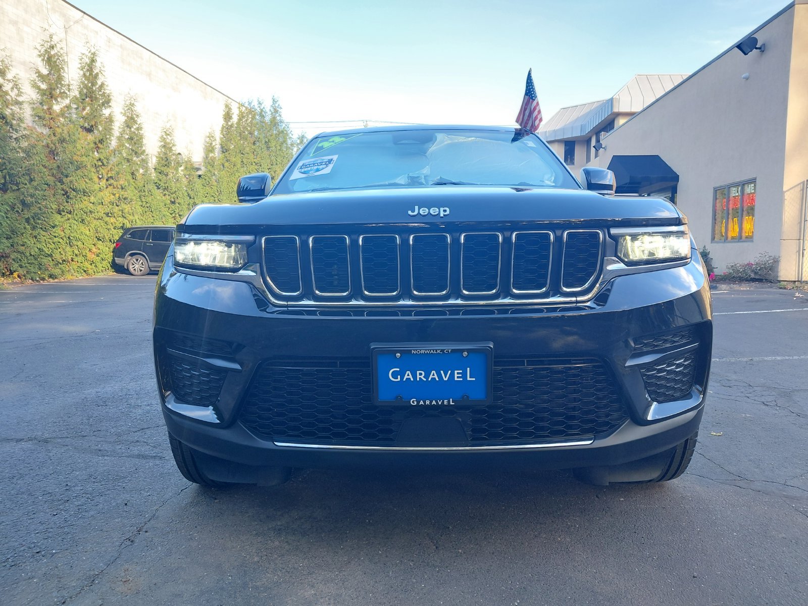 Used 2022 Jeep Grand Cherokee Laredo w/ Luxury Tech Group I AWD/4WD image 27