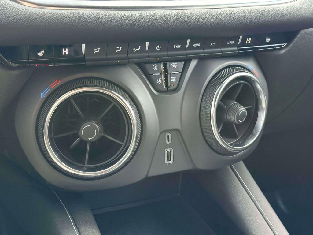 Used 2025 Chevrolet Blazer LT image 22