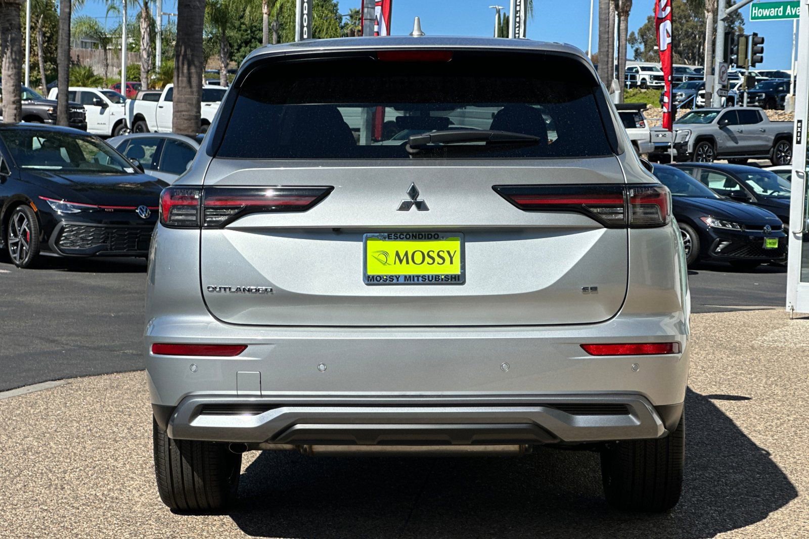 New 2025 Mitsubishi Outlander SE image 5