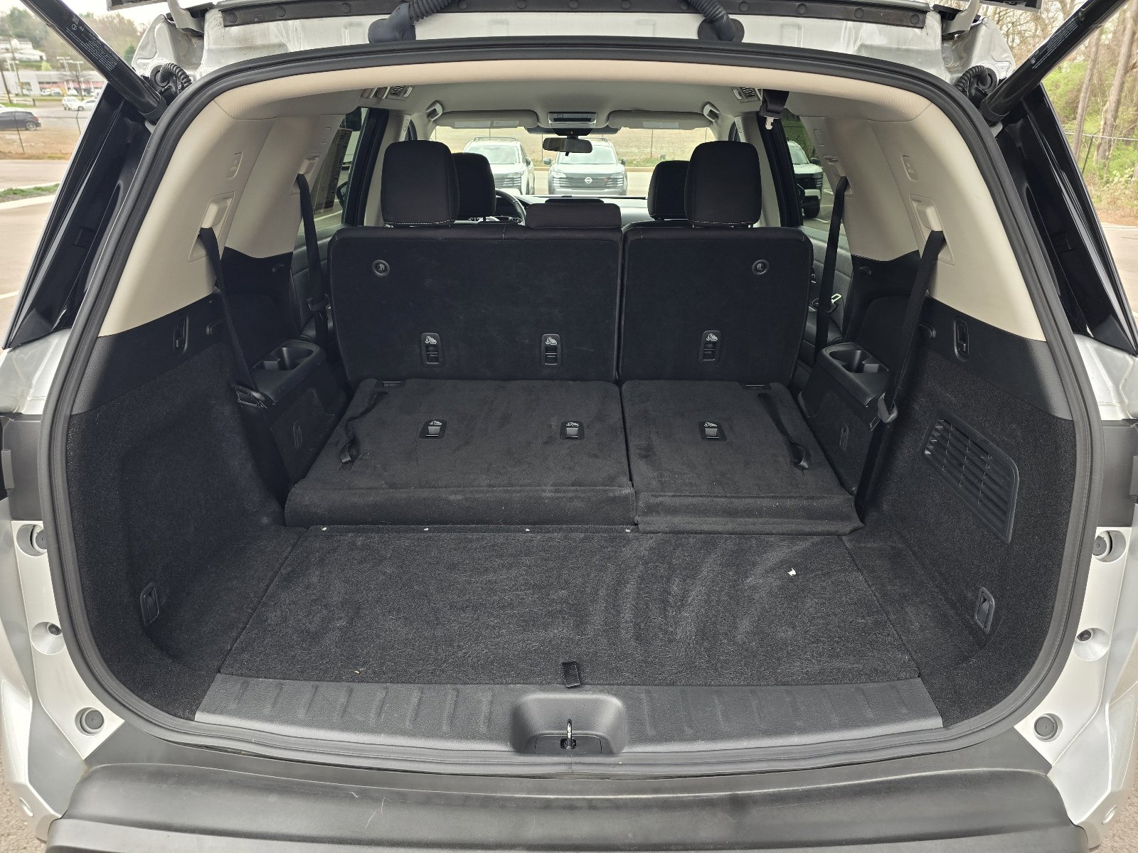 Used 2025 Nissan Pathfinder SV image 25