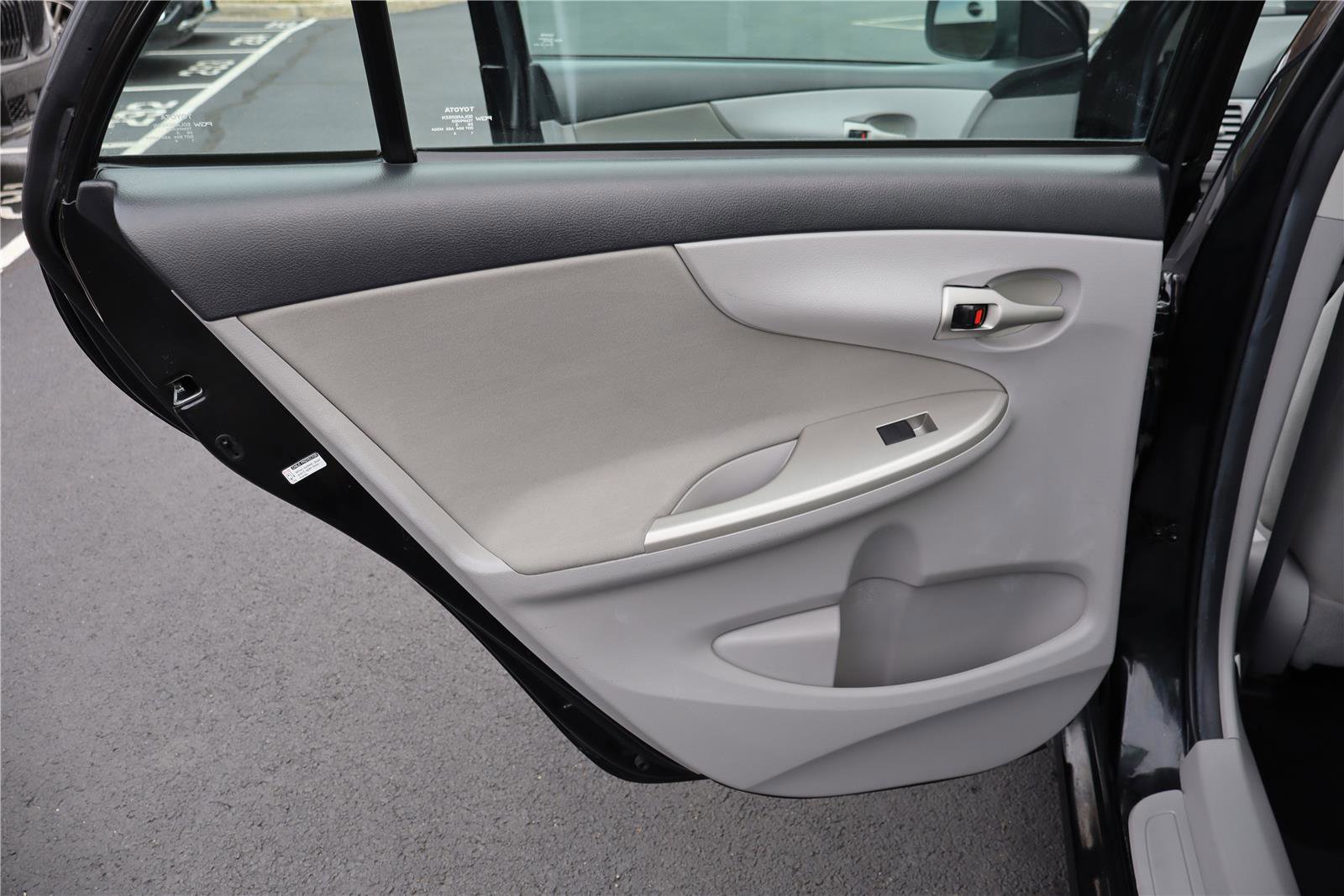 Used 2013 Toyota Corolla LE image 23