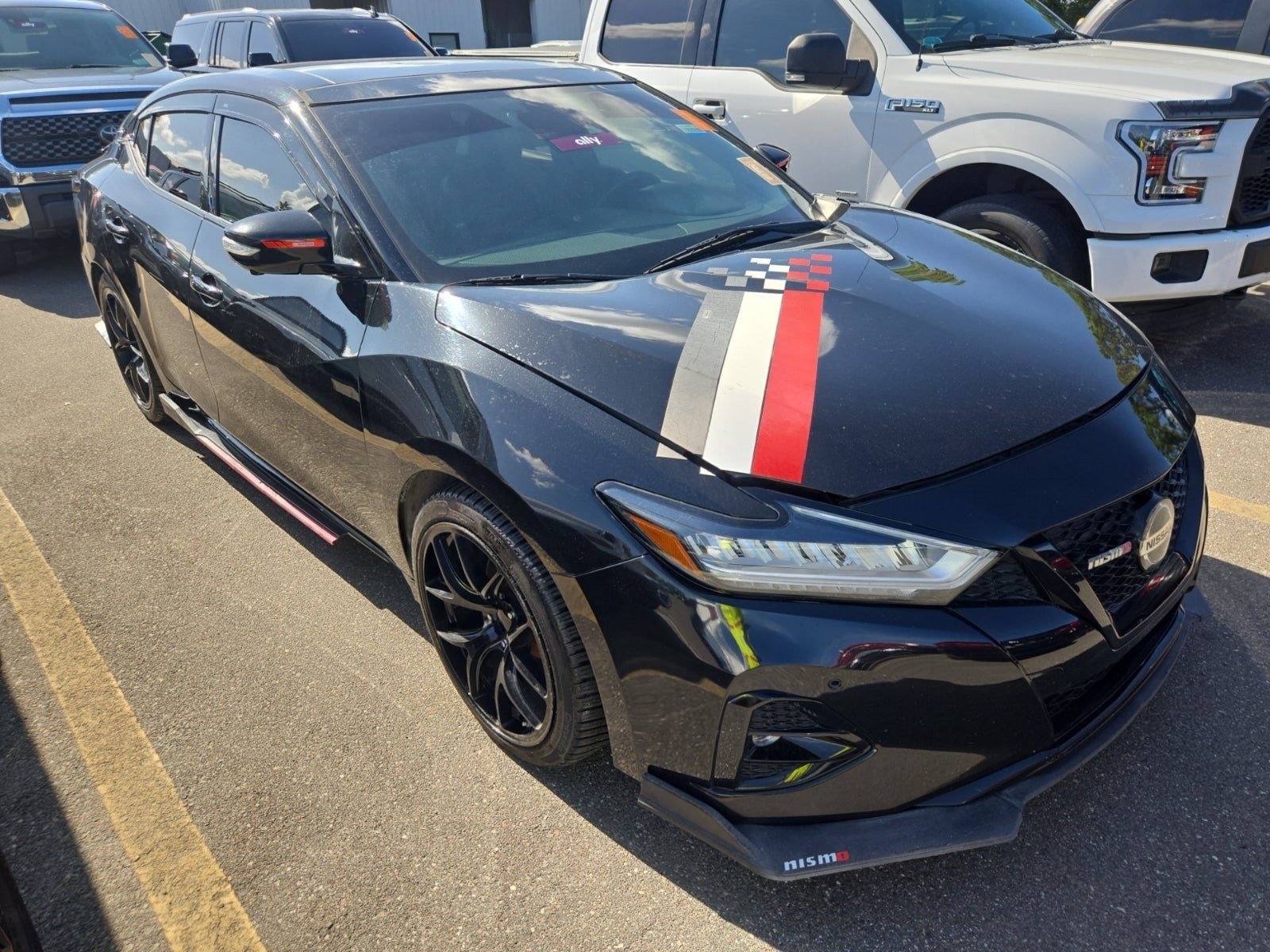 Used 2021 Nissan Maxima SR w/ Sport Mat Group FWD image 2